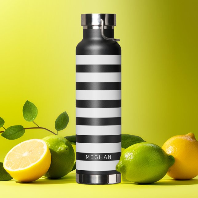 Individuelle Name mit schwarzem und weißem Streife Trinkflasche (Personalized water bottle with a black and white stripe pattern with custom name)