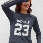 Individuelle Name Number Womens Sport Jersey T - S T-Shirt<br><div class="desc">Erstellen Sie Ihren eigenen personalisierten Fußball Jersey Frauen T - Shirt mit individuelle Name und Nummer. Ein cooles,  individualisierbares Shirt,  das eine tolle Geschenkidee für Frauen ist. Diese trendige Damenbekleidung eignet sich für alle Sportarten,  wie Fußball,  Fußball,  Volleyball,  Baseball,  Softball,  Basketball und Hockey.</div>