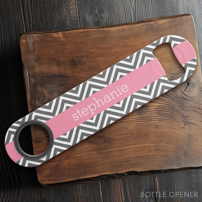 Individuelle Name Pastel Pink und Gray Chevrons Speedflaschenöffner (Custom Bar Key)
