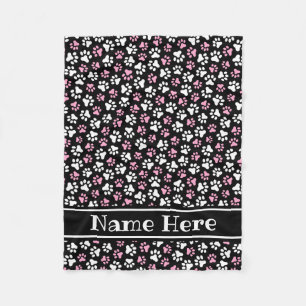 Individuelle Name pink weiß auf schwarzem Pfotenm Fleecedecke