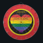 Individuelle Name Rainbow Heart Dartscheibe<br><div class="desc">Sehen Sie in meinem Shop für mehr Regenbogen / Stolz-Artikel.</div>