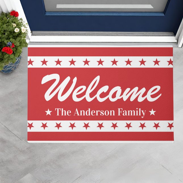 Individuelle Name Rot und Weiß Patriotische Sterne Fußmatte (Red and White Patriotic Stars Custom Name Welcome Doormat. Just add your family name!)