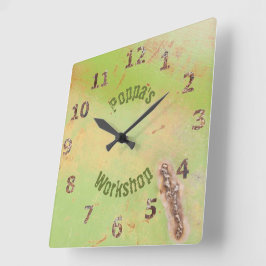 Individuelle Name Rustikale Garage Werkstatt Green Quadratische Wanduhr