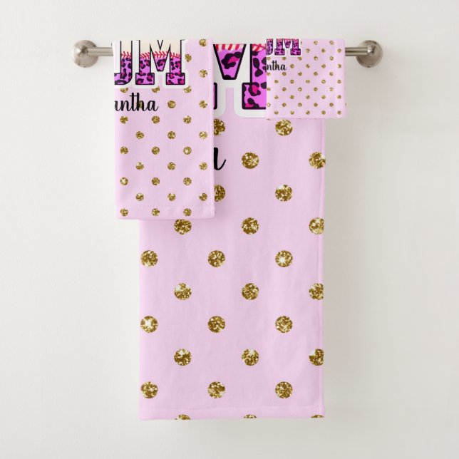 Individuelle Name Softball Mama | Pink und Gold Po Badhandtuch Set (Insitu)