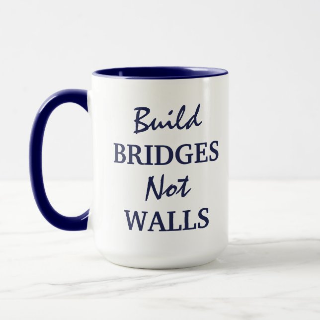 individuelle Name-Tasse "Bridges Not Walls bauen" Tasse (Links)