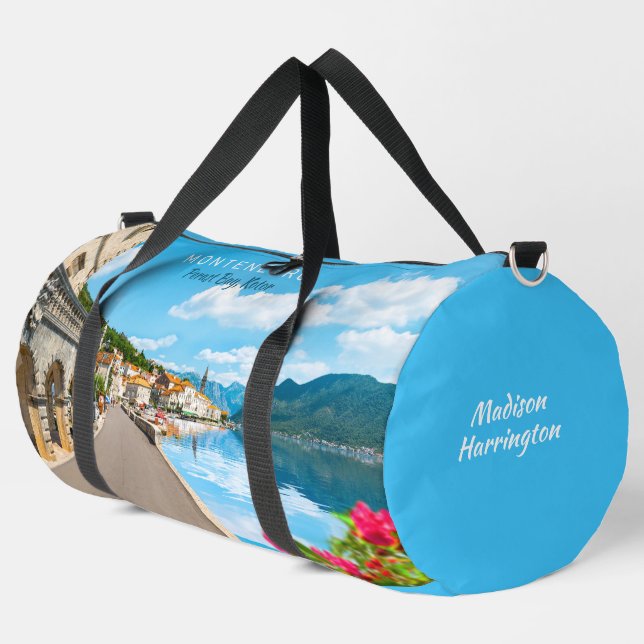 Individuelle Name & Text Montenegro Duffle Bag (Linke Ecke)