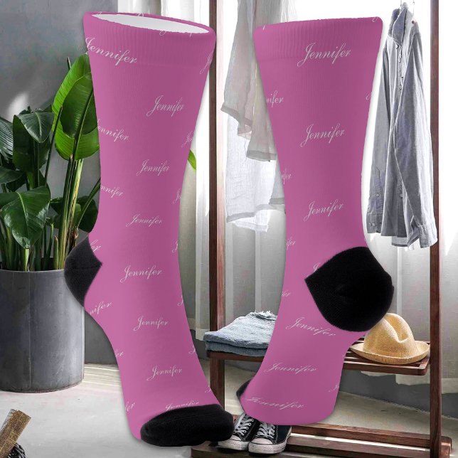 Individuelle Name Textfarbe Einfach elegant Rosa Socken (Von Creator hochgeladen)