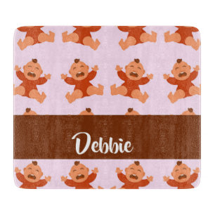 Individuelle Name weint auf rosa Säuglinge Schneidebrett