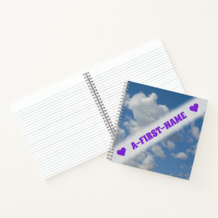 individuelle Name + Weiß/Graue Wolken und Blauer  Notizbuch