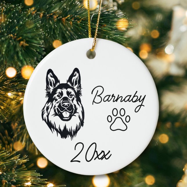 Individuelle Name & Year Line Art Keramik Ornament (German Shepherd Dog Custom Name and Year Ornament with Paw Print. Black and White Line Art Modern)