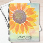 Individuelle Name Yoga Instructor Planner 2023 Planer<br><div class="desc">Dieser moderne botanische Yoga Instructor Planner ist mit einer gelben Sonnenblume auf einem Aquarellhintergrund dekoriert. Einfach anpassbar. Ändern Sie mithilfe des Entwurfstools die Textgröße,  den Stil oder die Farbe. Wenn wir unsere Kunstwerke erstellen,  werden Sie dieses exakte Bild von anderen Designern nicht finden. Original Wasserfarbe © Michele Davies.</div>