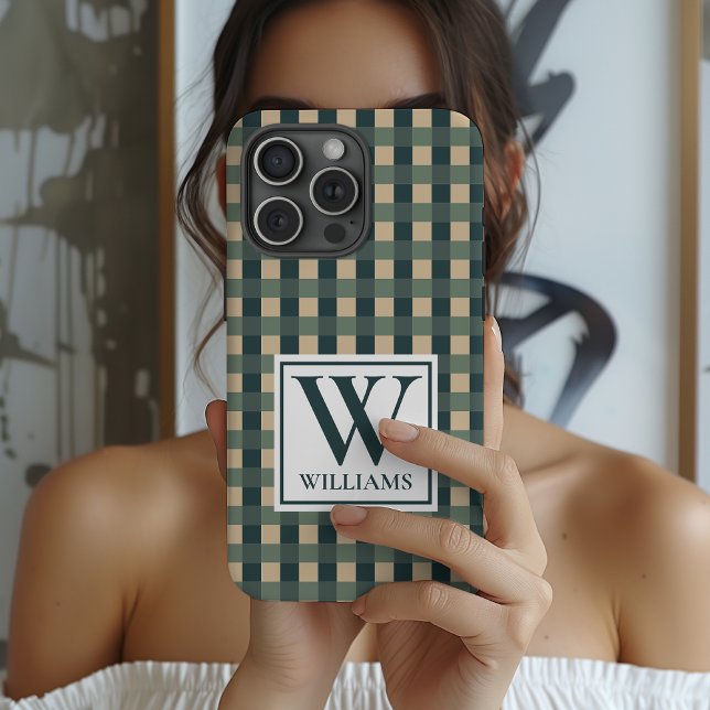 Individueller karierter Monogramm-Handyhülle-Gesch iPhone Hülle (Green Checkered Pattern Personalized Phone Case for Women, Men, Coworkers or friends)