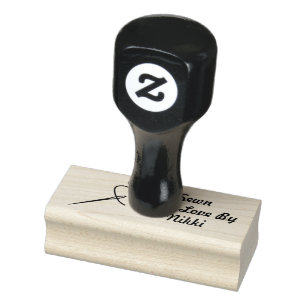 Individueller Name genäht mit Liebe durch Gummistempel