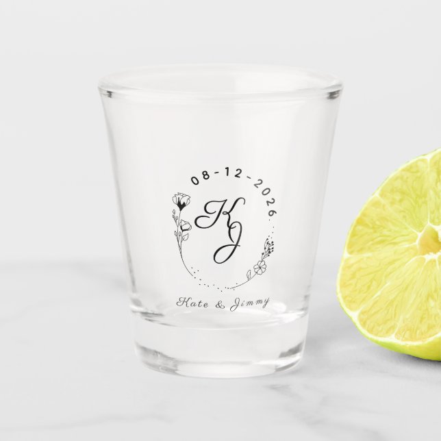 Individuelles Monogramm Name & Datum Elegante Hoch Schnapsglas (Vorderseite)