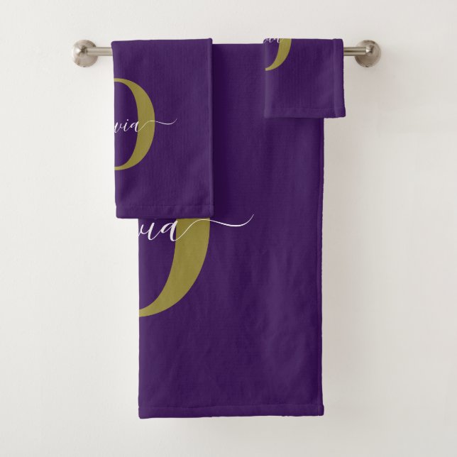 Individuelles Monogramm-Schriftname Lila Weiß Gold Badhandtuch Set (Insitu)