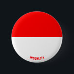 Indonesische Flagge Niedlich Patriotisch Button<br><div class="desc">Indonesien Flag Niedlich Patriotic Button mit der Indonesien-Flag gedruckt auf der Schaltfläche. Der Name des Landes ist in das Design am unteren Rand des Bildes eingebunden. Der Text kann mit der Funktion "Anpassen!" vollständig angepasst werden. Dieser schöne Indonesien Button ist das stilvolle Geschenk für jeden Anlass. © 2021 LnderOfTheWorld</div>