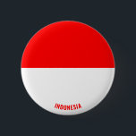 Indonesische Flagge Niedlich Patriotisch Button<br><div class="desc">Indonesien Flag Niedlich Patriotic Button mit der Indonesien-Flag gedruckt auf der Schaltfläche. Der Name des Landes ist in das Design am unteren Rand des Bildes eingebunden. Der Text kann mit der Funktion "Anpassen!" vollständig angepasst werden. Dieser schöne Indonesien Button ist das stilvolle Geschenk für jeden Anlass. © 2021 LnderOfTheWorld</div>