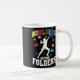 Indoor-Kletterfelsen vor Ordnern Kaffeetasse