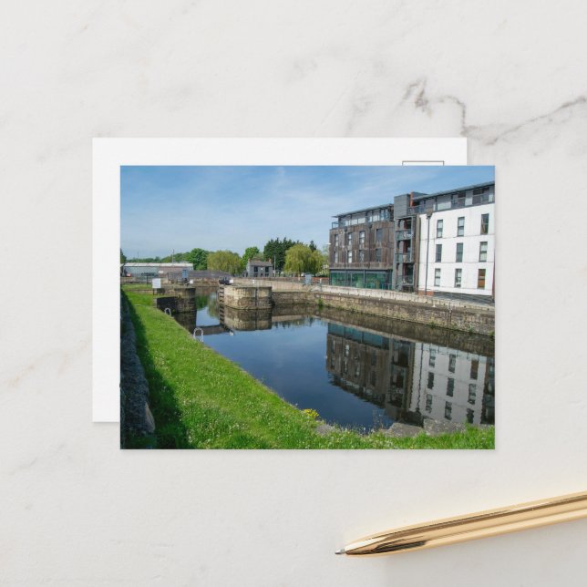 Industrial Echoes: Modern Living on the Wakefield Postkarte (Vorderseite/Rückseite Beispiel)