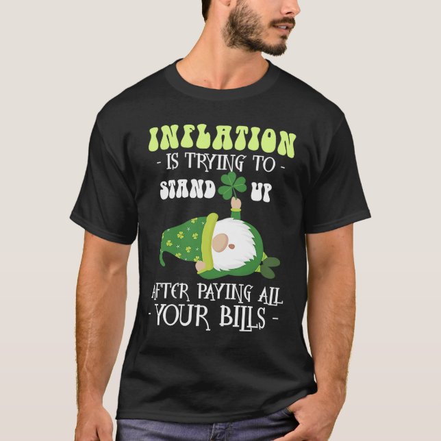Inflation Gnome Paying Bills  St Patricks Day T-Shirt (Vorderseite)
