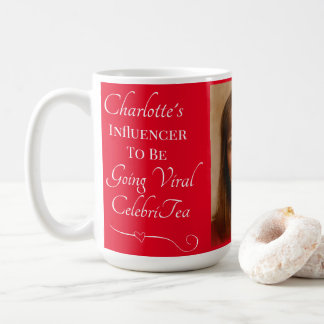 Influencer zur viralen CelebriTea-Tee-Tasse Kaffeetasse