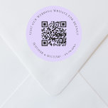 Informationen zur Hochzeitswebsite QR uAwg violett Runder Aufkleber<br><div class="desc">Fügen Sie Ihre URL für Ihre Hochzeitswebsite hinzu. Für Informationen,  Details,  Online-uAwg. Violett,  lavenderfarbene Hintergrundfarbe.</div>
