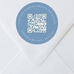 Informationen zur QR-Website für Hochzeiten uAwg b Runder Aufkleber<br><div class="desc">Fügen Sie Ihre URL für Ihre Hochzeitswebsite hinzu. Für Informationen,  Details,  Online-uAwg. Ein staubblauer,  farbiger Hintergrund.</div>
