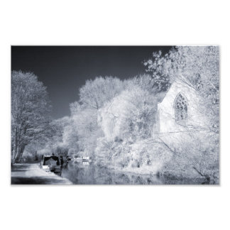 Infrarot-Kanal und Kirchenszene Fotodrucken Fotodruck