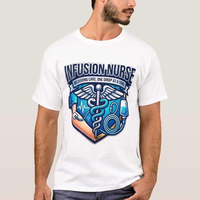 Infusion Nurse Delivering Care IV Shield T-Shirt (Vorderseite)