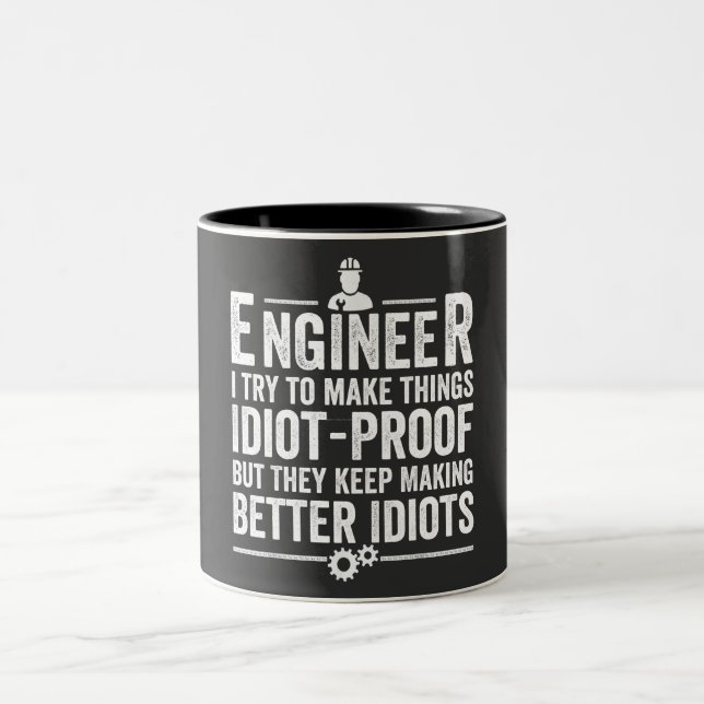 Ingenieur Ich versuche, Dinge idiot-proof zu mache Zweifarbige Tasse (Mittel)