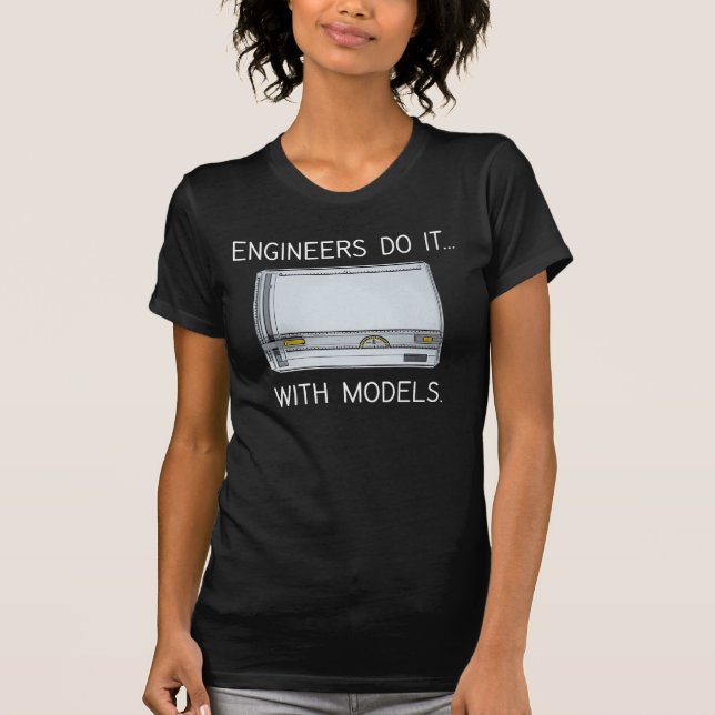 Ingenieure tun es... Mit Modellen. T-Shirt (Vorderseite)