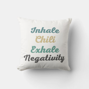 Inhalieren eines Chilis Exhale Negativity Throw Ki Kissen