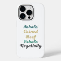 Inhalieren eines Corned Beef Exhale Negativativity
