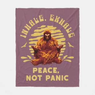 Inhalieren, Frieden ausatmen, keine Panik Bigfoot  Fleecedecke