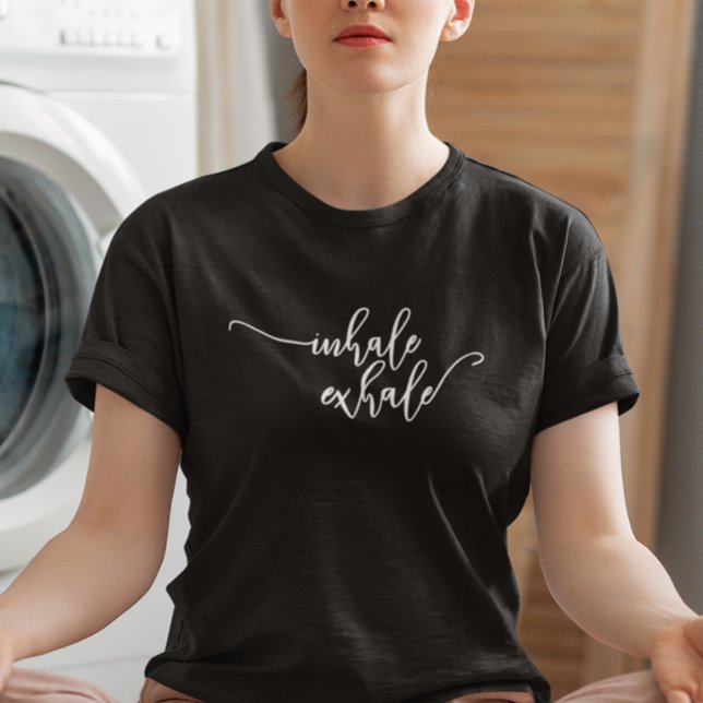 Inhalieren von Exhale Typografie Handgeschriebener T-Shirt (Von Creator hochgeladen)