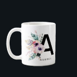 Initial "A" Alphabet Tasse Monogram Boho Wasserfar<br><div class="desc">Dieser Buchstabe 'A' Alphabet Tasse ist einfach so hübsch mit schönen Aquarellfedern und Blume. Es ist einfach mit einem Namen zu individualisieren - Sie können sogar die Hintergrundfarbe ändern - Easy peasy! Karo in unserem Printique Creative Store für individuellere Designs... und natürlich auch für weitere Buchstaben im Boho Alphabet.</div>