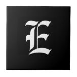 Initial E, Schwarz-Weiß-Monogramm Fliese<br><div class="desc">Black & White Monogram Initial E, Old English Schriftart.</div>