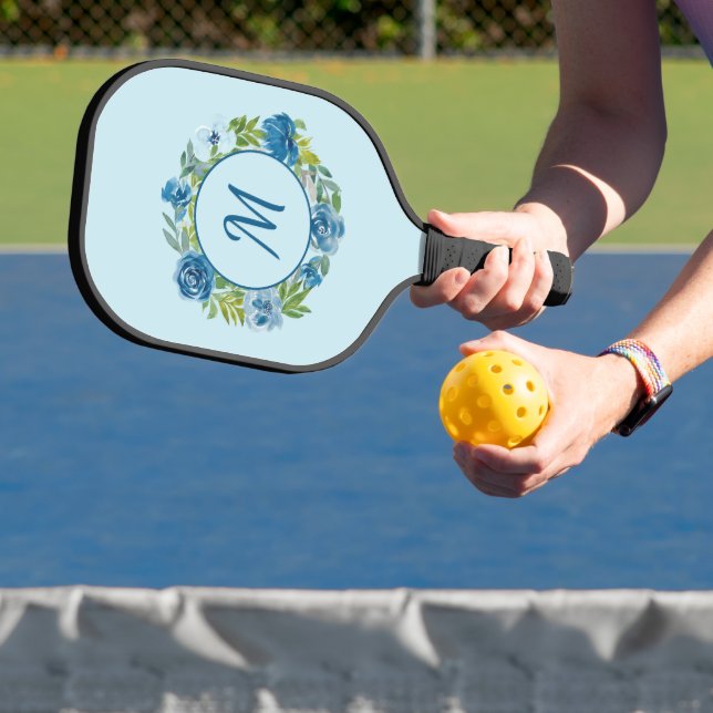 Initial hübsch Blue Watercolor Floral Monogram Pickleball Schläger (InSitu)