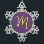 Initial Letter Monogram Stylish Indigo Yellow Schneeflocken Zinn-Ornament<br><div class="desc">Möchten Sie ein Produkt mit den Initialen Ihres Namens besitzen? Es ist sehr einfach,  ästhetisch und attraktiv.</div>