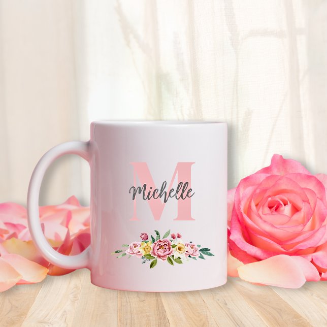 Initial Monogram Script Name Watercolor Blume Kaffeetasse (Personalized Name With Initial Monogram Blush Pink and Watercolor Floral Bouquet Roses Carnation Mug)