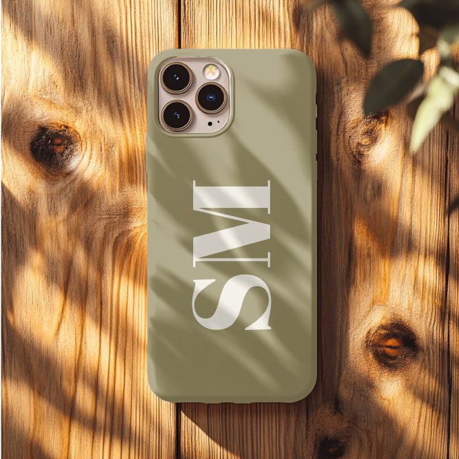 Initial Olive Green Monogram iPhone Hülle (Von Creator hochgeladen)