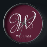 Initial Personalisiert Elegant Burgundy Monogram Uhr<br><div class="desc">Einfache,  individuelle Erstmonogramm in moderner Typografie. Perfektes Geschenk mit persönlicher Touch</div>