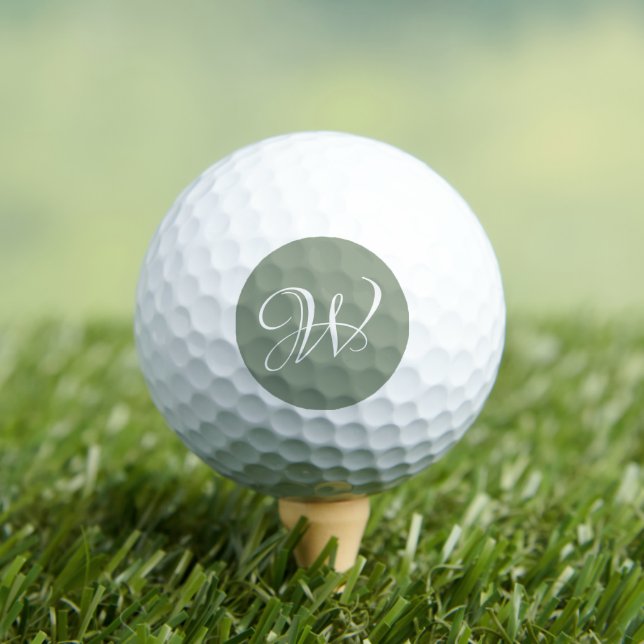 Initial Personalisierte Elegant Sage Green Monogra Golfball (Insitu T-Shirt)