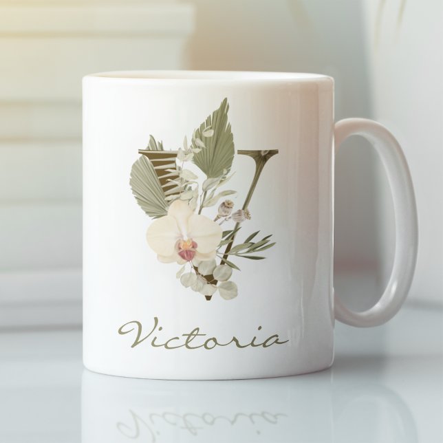 Initial V Boho Floral Orchid Greenery Individuelle Kaffeetasse (Von Creator hochgeladen)