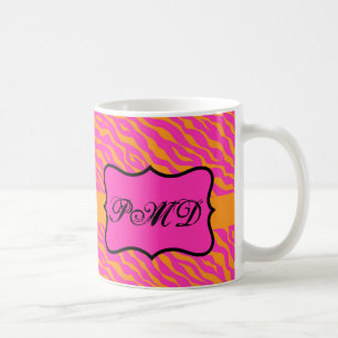 Initiale Rosa und Orange Zebra Skin Monogramm Tasse
