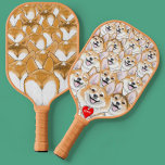 Initialed Corgi Corgi Hintern Pickleball Paddle<br><div class="desc">An der Vorderseite des Pickleball-Paddels befindet sich ein Päckchen mit einem Hund aus dem beglückten Corgis - dem vordersten Hund mit einem Anhänger für personalisierte Initialen. Auf der Rückseite sehen Sie die ikonischen,  herzförmigen Rückenden. Perfektes Geschenk für die Corgi Hundeliebhaber,  die Pickleball Liebe.</div>