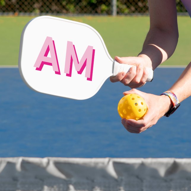 Initialen der rosa und rosafarbenen Monogramme Pickleball Schläger (InSitu)