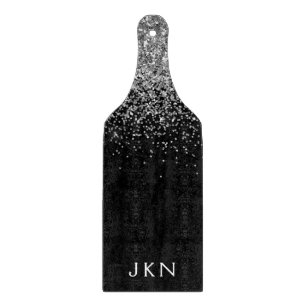 Initialen für die Mädchenbezeichnung in der Schwar Schneidebrett