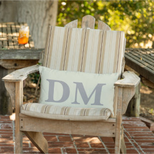 Initialen moderne Buchstaben Minimalstil salbeigrü Kissen Für Draußen