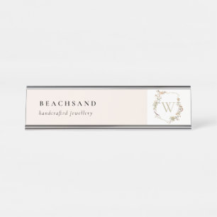Initiales Wappen der Dusky Pink-Wildblume Schreibtischnamensplakette